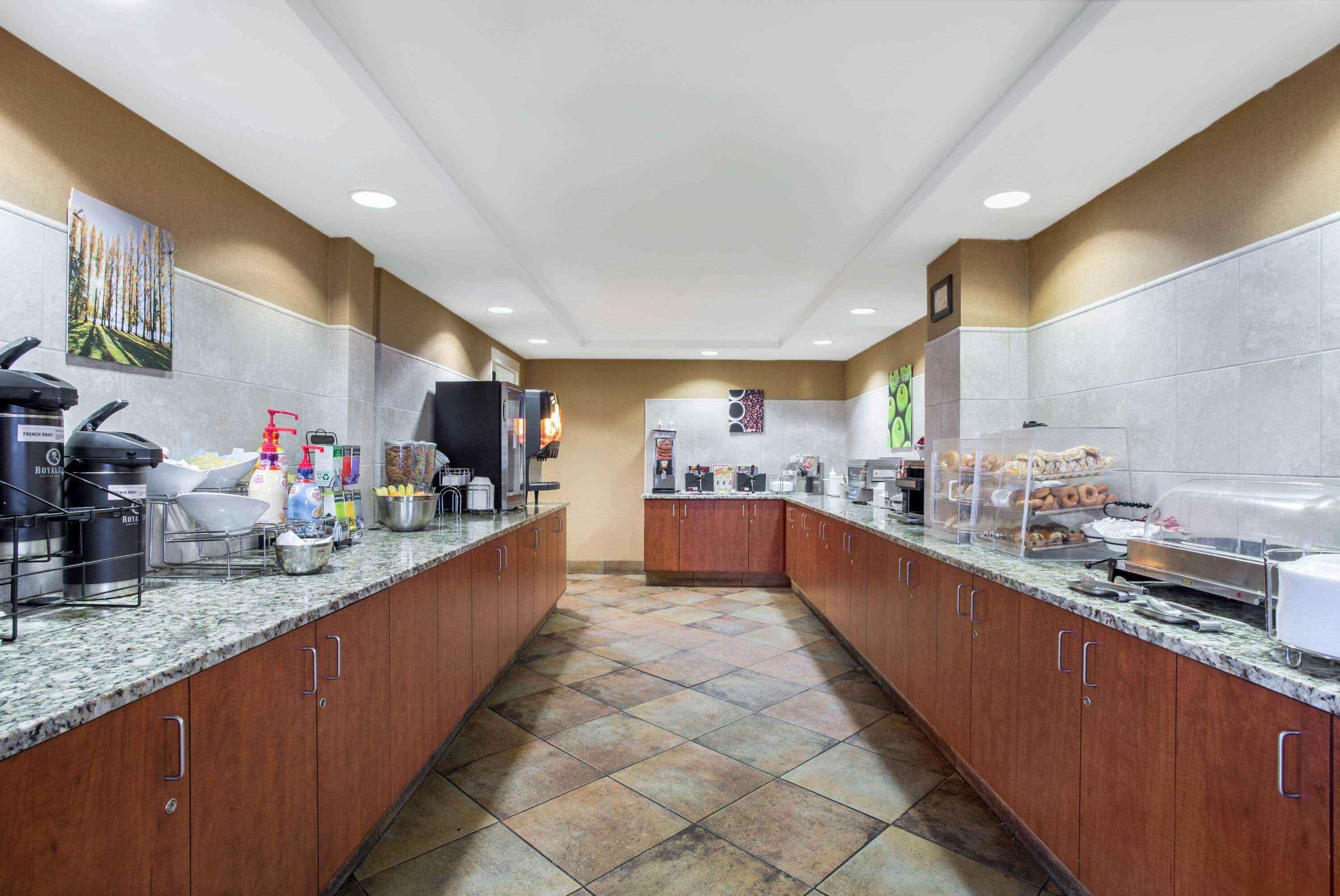 Hampton Inn Manchester Downtown Bagian luar foto