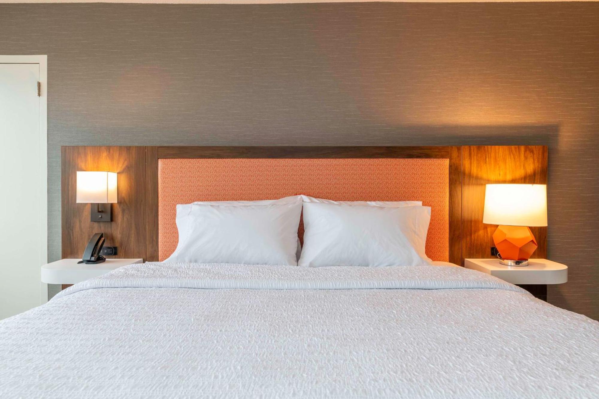 Hampton Inn Manchester Downtown Bagian luar foto